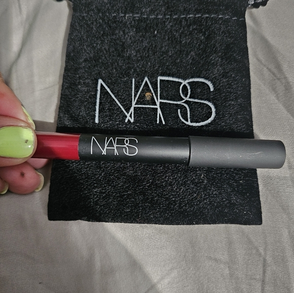 Reposhing NARS Endangered Red Velvet Matte Lip Pencil - Picture 1 of 2